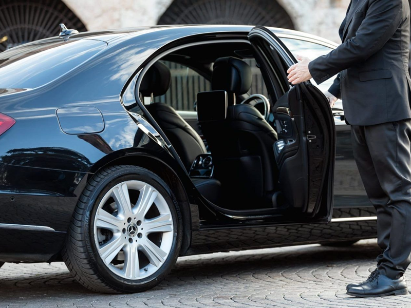 Luxury on Wheels: Elevate Your Travel with Ride to Airport Limo and Shuttle Services